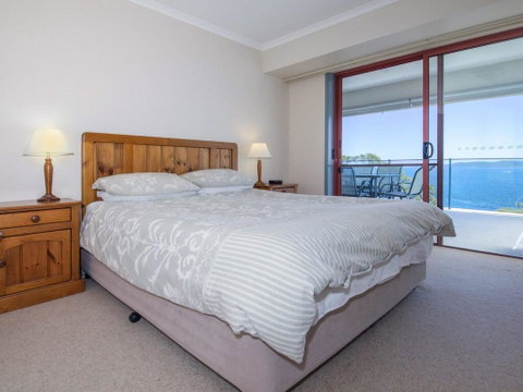 12 'Le Vogue', 16 Magnus St - Sensational Water Views, Lift, Pool & Tennis Court - Accommodation Great Ocean Road 2