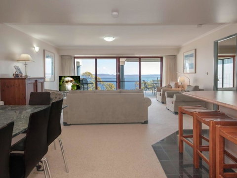 12 'Le Vogue', 16 Magnus St - Sensational Water Views, Lift, Pool & Tennis Court - Accommodation Great Ocean Road 1