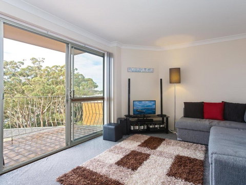12 'Thurlow Lodge', 6 Thurlow Avenue - Water Views, Pool And Central Location - Accommodation Great Ocean Road 1