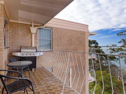 12 'Thurlow Lodge', 6 Thurlow Avenue - Water Views, Pool And Central Location - Accommodation Great Ocean Road 2