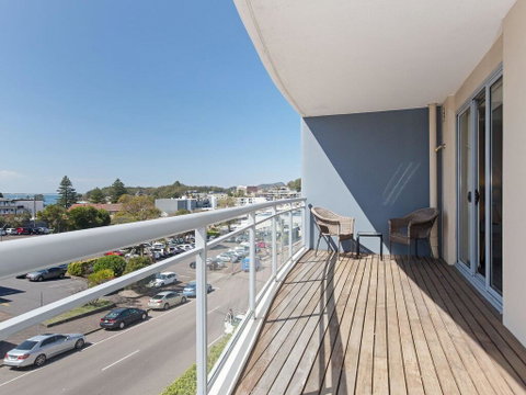 13 'Cote D'Azur', 61 Donald Street - Lovely Unit With Air Con, Pool, Lift And WiFi - Accommodation Great Ocean Road 2