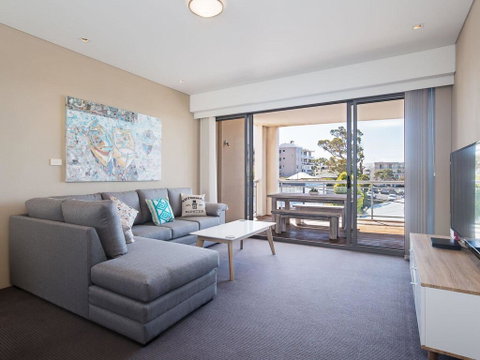 13 'Cote D'Azur', 61 Donald Street - Lovely Unit With Air Con, Pool, Lift And WiFi - Accommodation Great Ocean Road 1