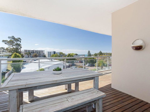 13 'Cote D'Azur', 61 Donald Street - Lovely Unit With Air Con, Pool, Lift And WiFi - Accommodation Great Ocean Road 3