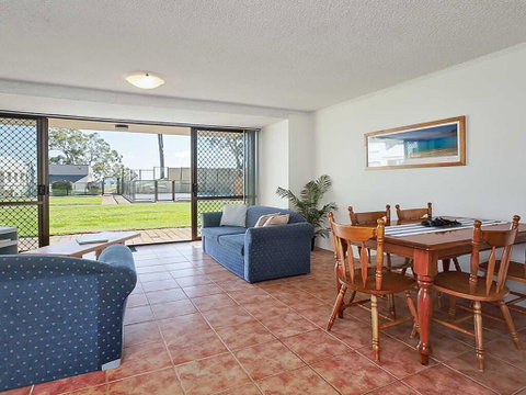 13 'The Poplars' 34 Magnus Street - Ground Floor Unit And Pool In Complex - Accommodation Great Ocean Road 3