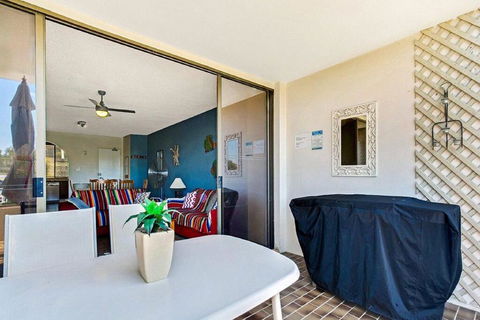 14 'THE DUNES', 38 MARINE DR - LARGE UNIT WITH POOL, TENNIS COURT AND DIRECTLY ACROSS FROM FINGAL - Accommodation Great Ocean Road 1