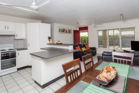 14 Double Island Drive - Rainbow Beach, Large Holiday House With Pool,Pets Welcome, Free Wi-Fi - Accommodation Great Ocean Road 2