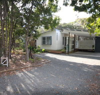15 Belle Court - Modern architect designed open plan holiday home with outdoor shower