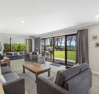 19 'Bay Parklands' 2 Gowrie Avenue - ground floor renovated unit with water views  WIFI - Accommodation Great Ocean Road