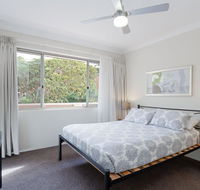 2 'Bronte Court' 17 Magnus Street - air con complex pool and centrally located - Accommodation Great Ocean Road