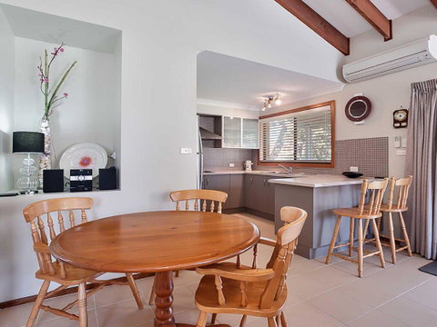 2 'Plattens' 15 Kurrawa Close - Great Duplex So Close To The Water - Accommodation Great Ocean Road 3