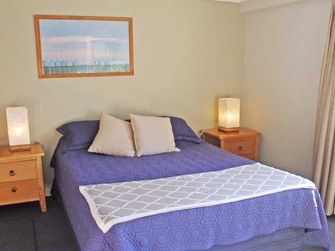 2 'Seashells' 21-23 Magnus Street - Pool , Lift , Aircon - Accommodation Great Ocean Road 2