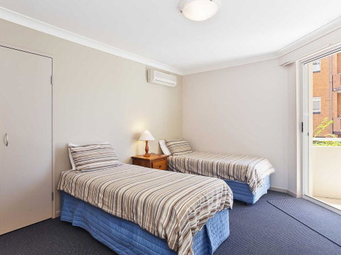 2 'Seashells' 21-23 Magnus Street - Pool , Lift , Aircon - Accommodation Great Ocean Road 1