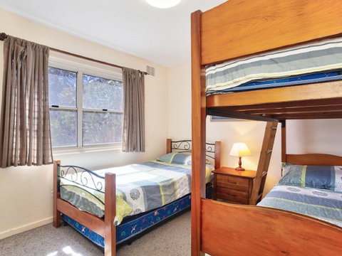 2 'Sunnie Belle' 3 Victoria Parade- Water Views Over Nelson Bay Foreshore - Accommodation Great Ocean Road 3