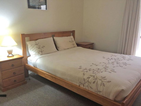 2 'Tradewinds', 110 Victoria Parade - Fantastic Unit With Waterviews & Close To The Marina - Accommodation Great Ocean Road 2