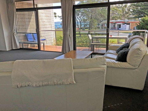 2 'Villa Ellisa', 8-10 Columbia Cl - Beautiful Water Views & Directly Across To Little Beach - Accommodation Great Ocean Road 2