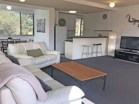 2 'Villa Ellisa', 8-10 Columbia Cl - Beautiful Water Views & Directly Across To Little Beach - Accommodation Great Ocean Road 1