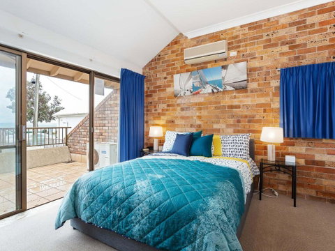 2 'Yachtsman Rest', 37 Victoria Parade - Foxtel, Aircon, Waterviews - Accommodation Great Ocean Road 1