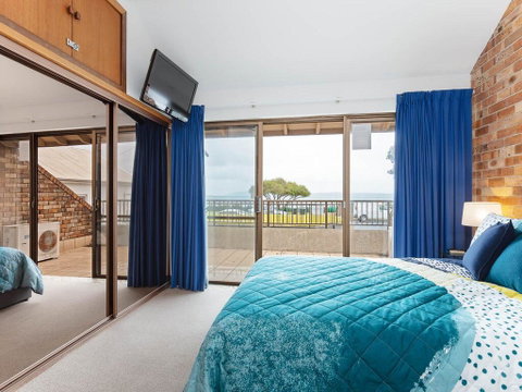 2 'Yachtsman Rest', 37 Victoria Parade - Foxtel, Aircon, Waterviews - Accommodation Great Ocean Road 2