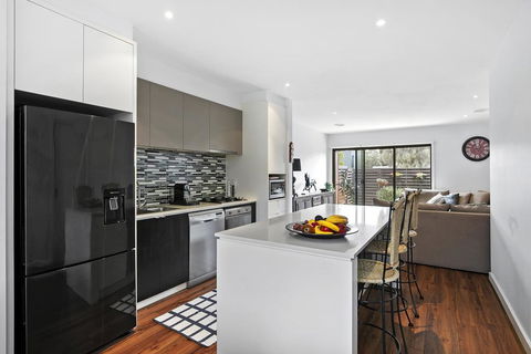 2 Bedroom Townhouse - Family & Corporate Bookings Only - Accommodation Great Ocean Road 0