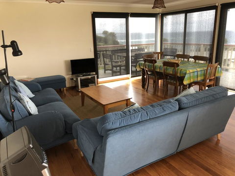 2 Jocelyn Street. Dalmeny - Accommodation Great Ocean Road 2
