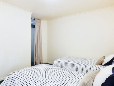 211 'The Landmark', 61B Dowling Street - Resort Style Holiday With Pool, Games Room & Restaurant - Accommodation Great Ocean Road 2