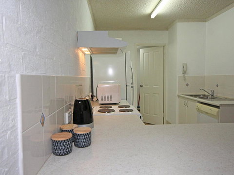 23 'Bay Parklands', 2 Gowrie Avenue - Little Beach, Air Con, Pool & Tennis Court - Accommodation Great Ocean Road 3