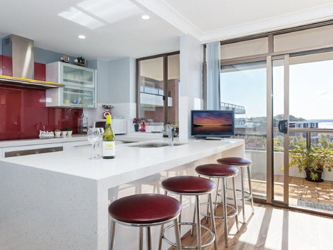 23 'The Commodore' 9-11 Donald Street - Delightful Unit With Gorgeous Water Views - Accommodation Great Ocean Road 3