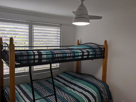 24 'The Poplars', 34 Magnus Street - Views, Aircon, WIFI, Netflix & Pool - Accommodation Great Ocean Road 3