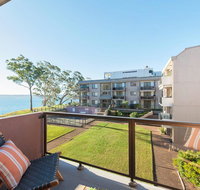 24 'The Poplars' 34 Magnus Street - views aircon WIFI Netflix  Pool - Accommodation Great Ocean Road