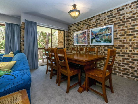 28 'Bay Parklands', 2 Gowrie Ave - Pool, Tennis + Stunning Views - Accommodation Great Ocean Road 3