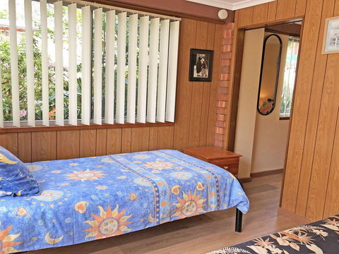 3 Tomaree Street - Cute 4 Bedroom House With Aircon In The Heart Of Town - Accommodation Great Ocean Road 3