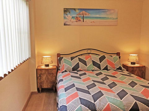 3 Tomaree Street - Cute 4 Bedroom House With Aircon In The Heart Of Town - Accommodation Great Ocean Road 2