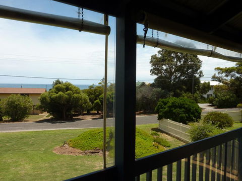31 Elizabeth Crescent - Accommodation Great Ocean Road 0