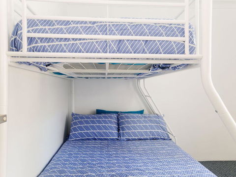 36 'Bay Parklands', 2 Gowrie Avenue - Close To The Water With Pool & Spa & Tennis Court - Accommodation Great Ocean Road 2