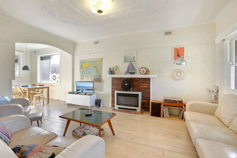 4 MONTROSE AVE - Retro Home In The Heart Of Town - Accommodation Great Ocean Road 0
