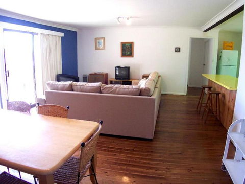 74 Ocean Parade - Accommodation Great Ocean Road 2