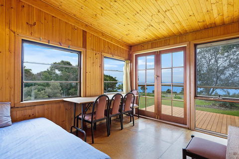98 Ocean Parade - Rustic Log Cabin - Accommodation Great Ocean Road 3