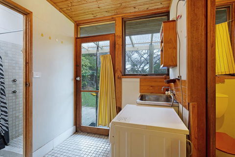 98 Ocean Parade - Rustic Log Cabin - Accommodation Great Ocean Road 1