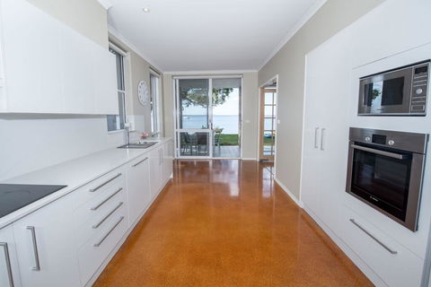 A Foreshore - Salamander Bay - Accommodation Great Ocean Road 0