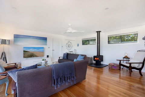 EAST52A - Lake Views - Accommodation Great Ocean Road 1