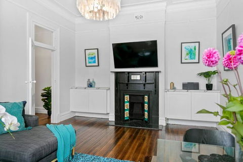 EDW19 - Stylish 2-Bed, 2-Bath Townhose In Drummoyne - Accommodation Great Ocean Road 2