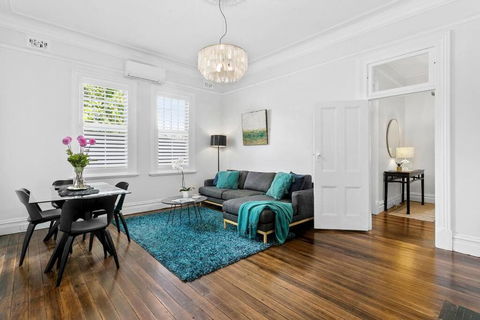 EDW19 - Stylish 2-Bed, 2-Bath Townhose In Drummoyne - Accommodation Great Ocean Road 3