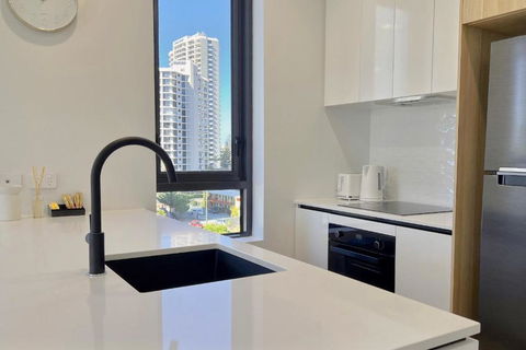 E.S. Surfers Paradise - Accommodation Great Ocean Road 2