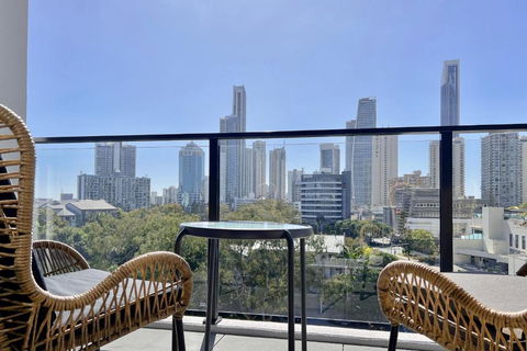 E.S. Surfers Paradise - Accommodation Great Ocean Road 4