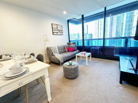 ES2410-2Bed 2Bath Vision Apt With Balcony, Pool & Gym - Accommodation Great Ocean Road 4