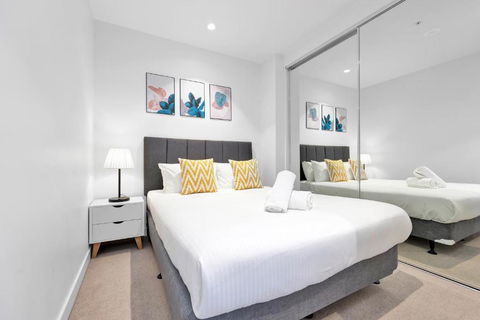 EPORO Tower Modern Apartments Melbourne Central CBD - Accommodation Great Ocean Road 1