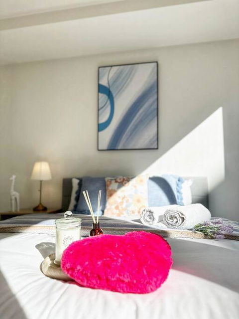 FC104 -1 BATH 2 BR Modern Oasis With, Pool & Gym - Accommodation Great Ocean Road 0