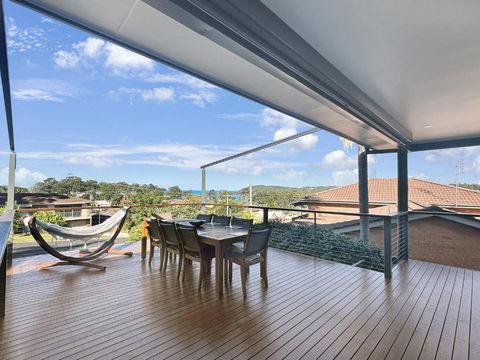 Fab 3-Bed Stay With Great Outdoors & Water Views - Accommodation Great Ocean Road 1