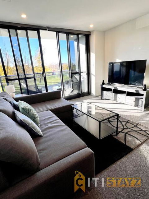 Fab In Phillip - 2bd 2bth Apt - Close To CBR Hospital - Accommodation Great Ocean Road 4