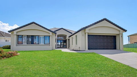 FLOATING ON THE CANALS - 80 COMMODORE CRES - Accommodation Great Ocean Road 0